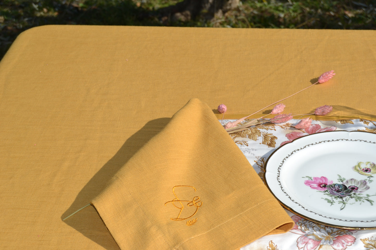 Amber premium linen tablecloth